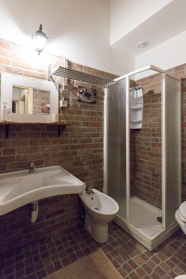 Al Palazzetto Di * Milo